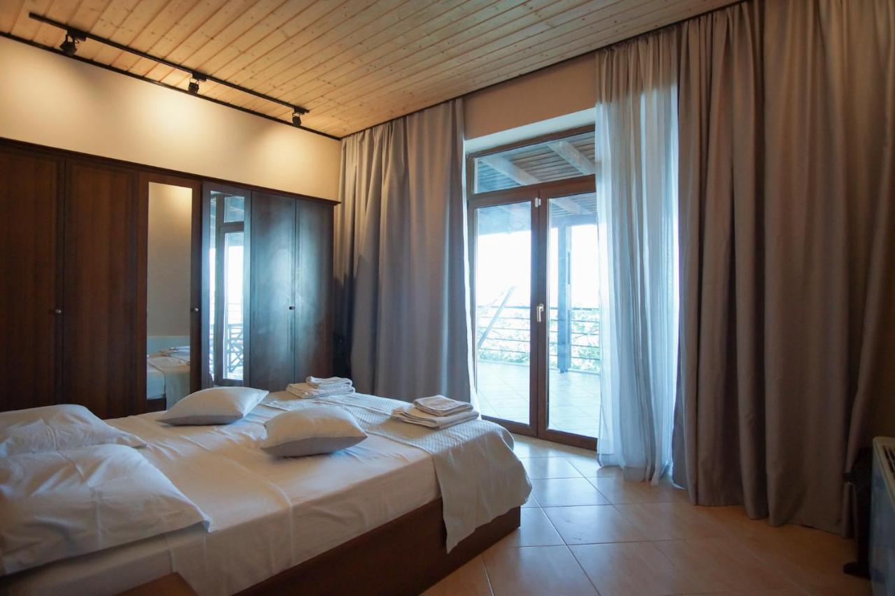 Seaside Duplex Stone Villa Кепаро Екстериор снимка