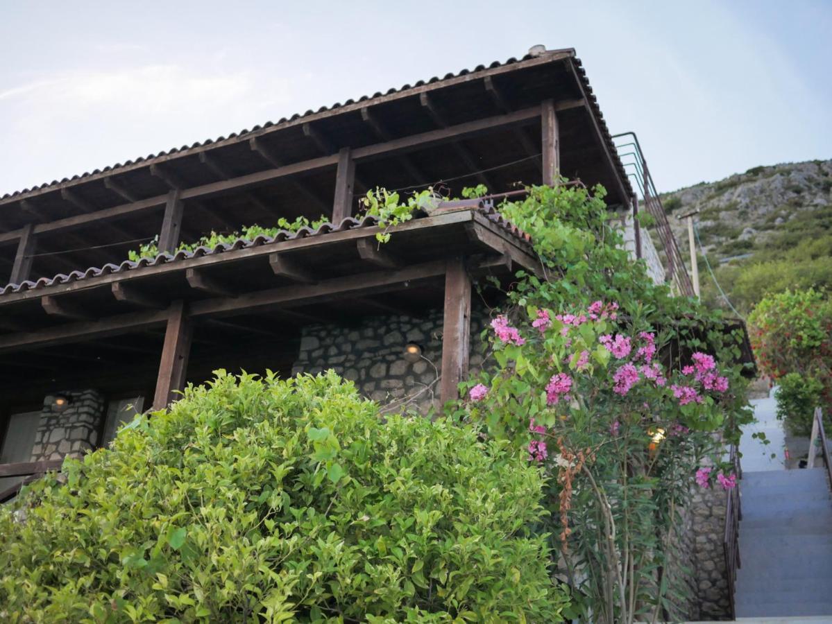 Seaside Duplex Stone Villa Кепаро Екстериор снимка